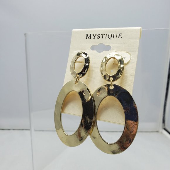 Mystique gold metal hammered double hoop earring - Picture 2 of 5